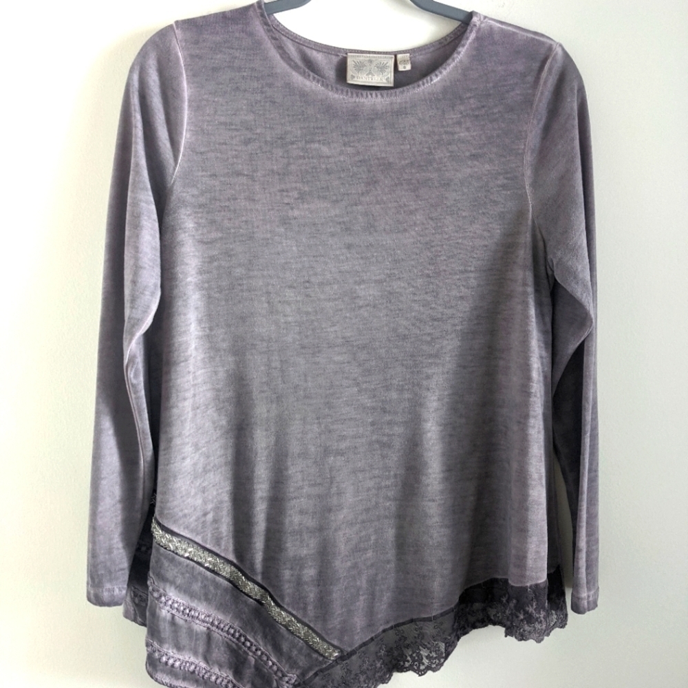 𝅺DANTELLE Asymmetrical Lace Long Sleeve Tee S